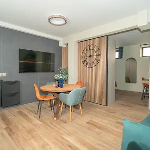 https://helena-muza-apartamentos.bilbaohotelsspain.com